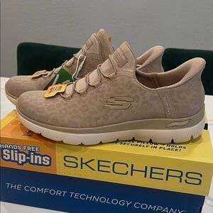 Skechers arch fit summits- lixr Leopard women size 7.5